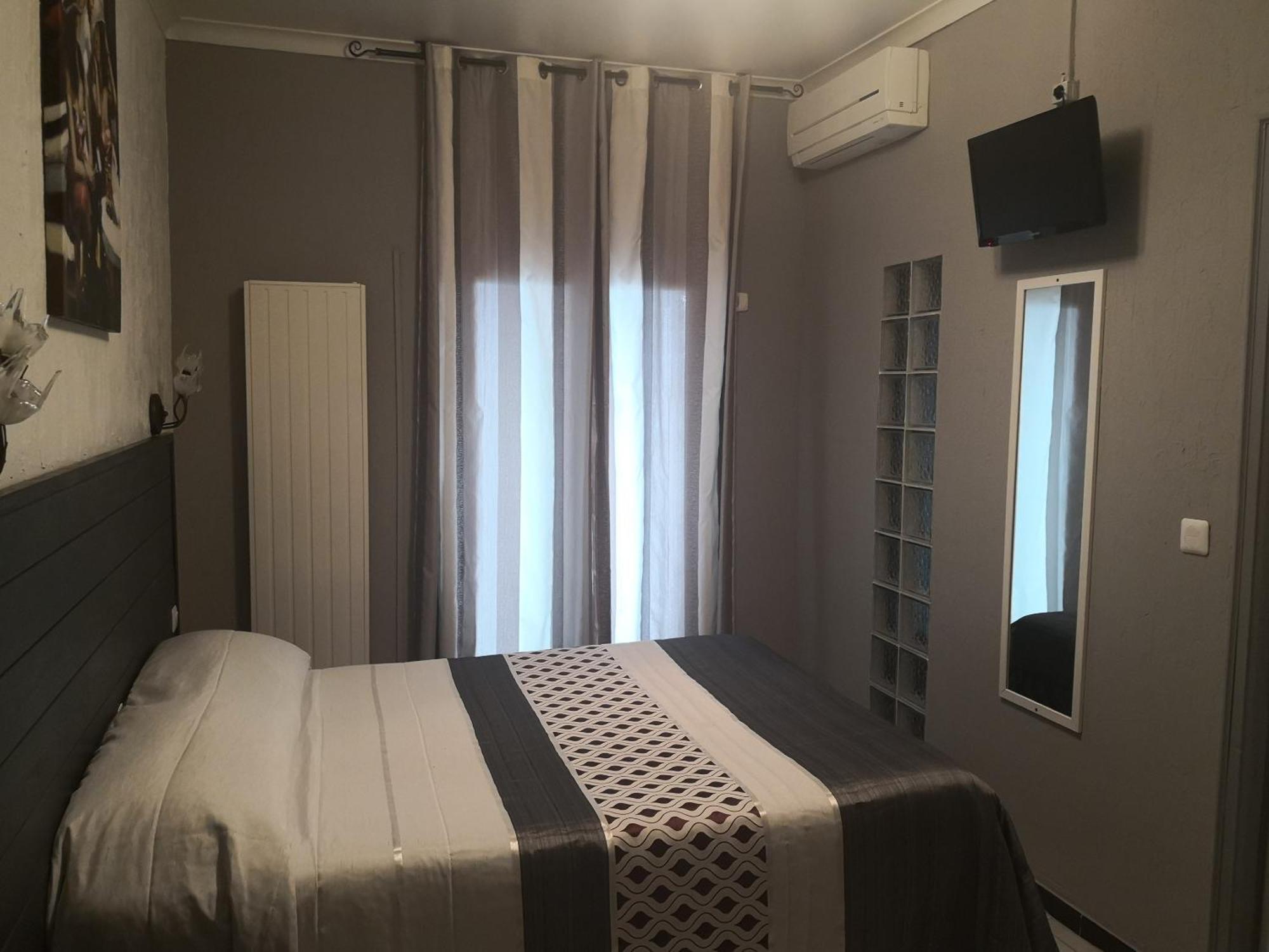 Le Dauphin Bleu Hotel Saintes-Maries-de-la-Mer Room photo