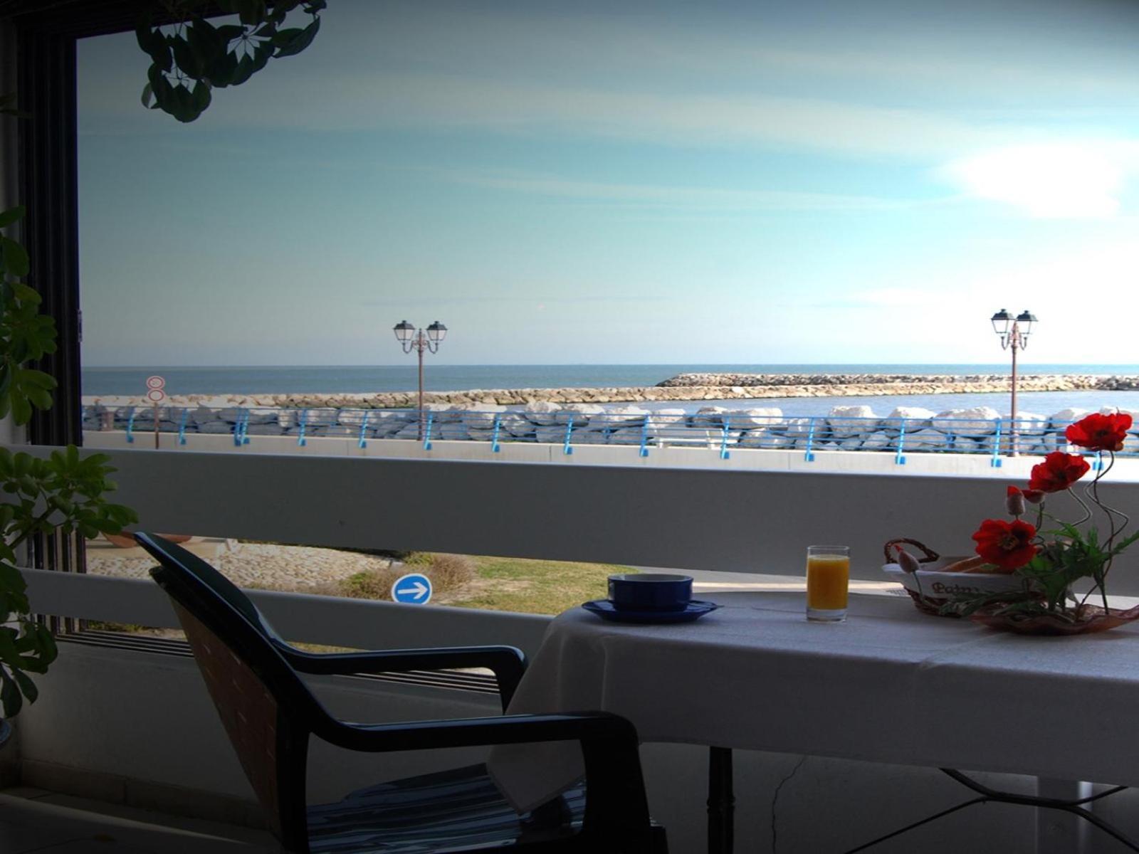 Le Dauphin Bleu Hotel Saintes-Maries-de-la-Mer Exterior photo