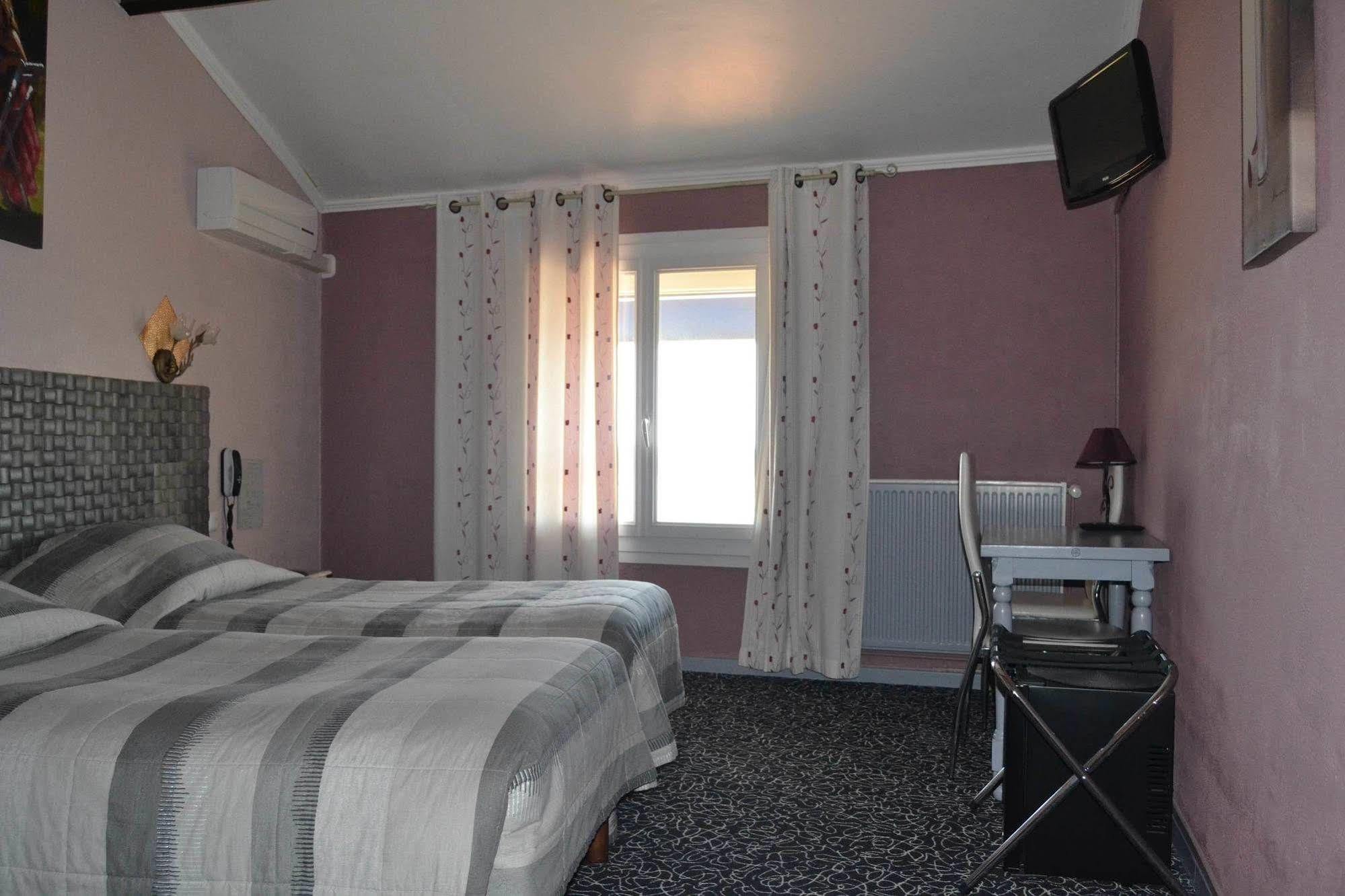 Le Dauphin Bleu Hotel Saintes-Maries-de-la-Mer Exterior photo